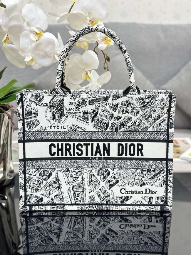Handbag Dior M1286 size 36 x 27.5 x 16.5 cm