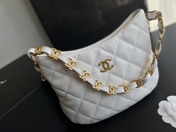 Handbag Chanel size 17.5cm24cm6 cm