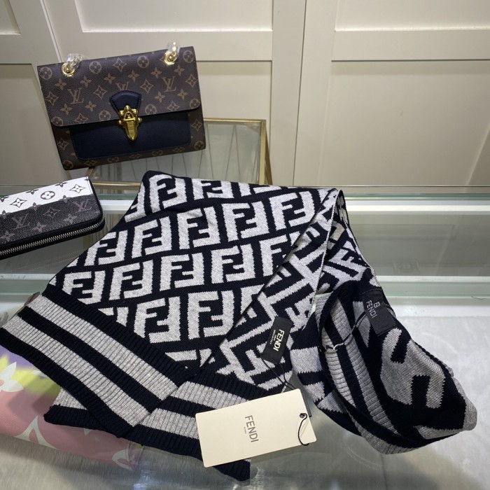 Hat & Scarf Fendi 1