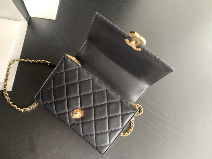 Handbag Chanel 2796 size 18cmx17.5cmx7 cm