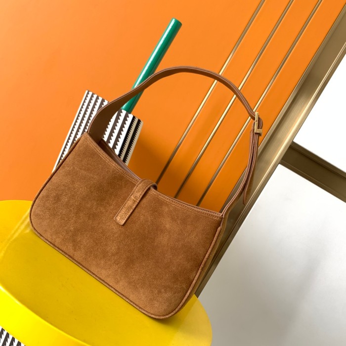 Handbags SAINT LAURENT 657228 size 24.5x16x6 cm