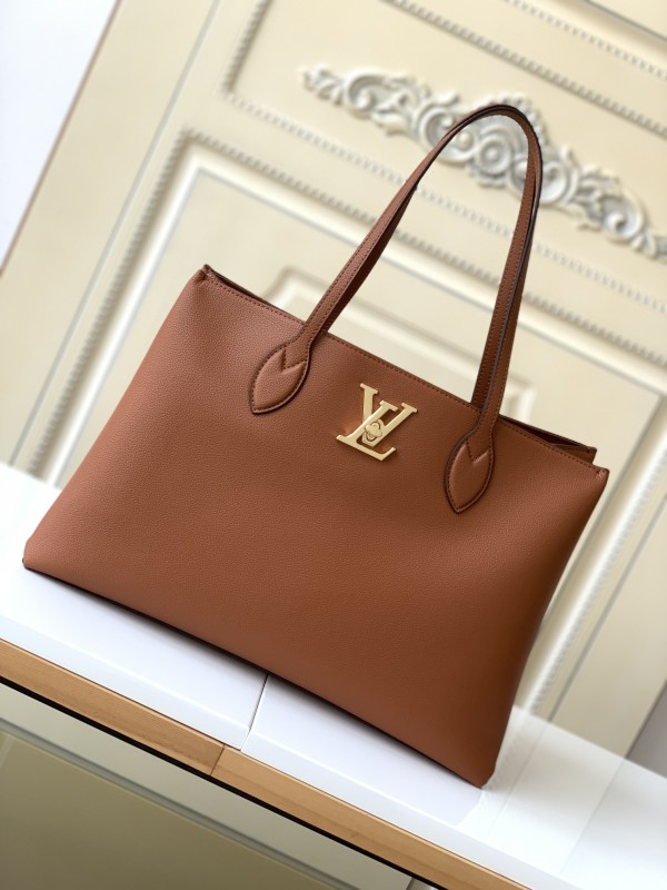 Handbag Louis Vuitton M58927 size 42.0 x 28.0 x 15.0 cm