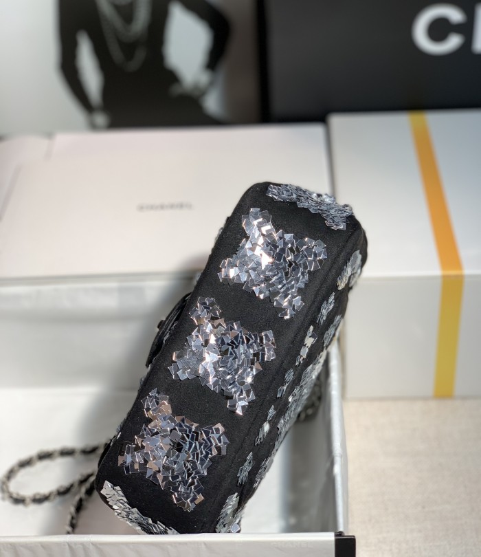 Handbag Chanel size 20 cm