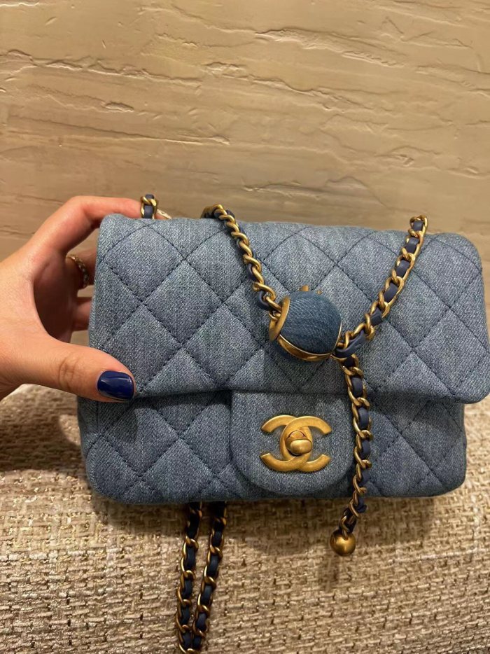 Handbag Chanel size 20 cm