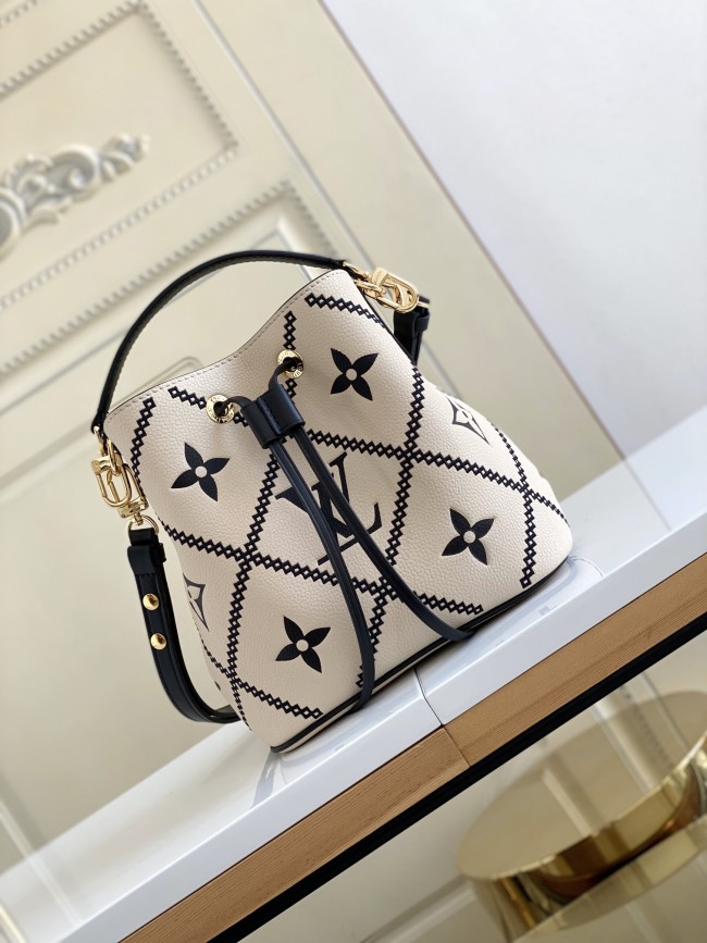 Handbag Louis Vuitton 44022 size 20 x 20 x 13 cm