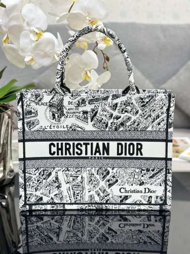 Handbag Dior M1286 size 36 x 27.5 x 16.5 cm
