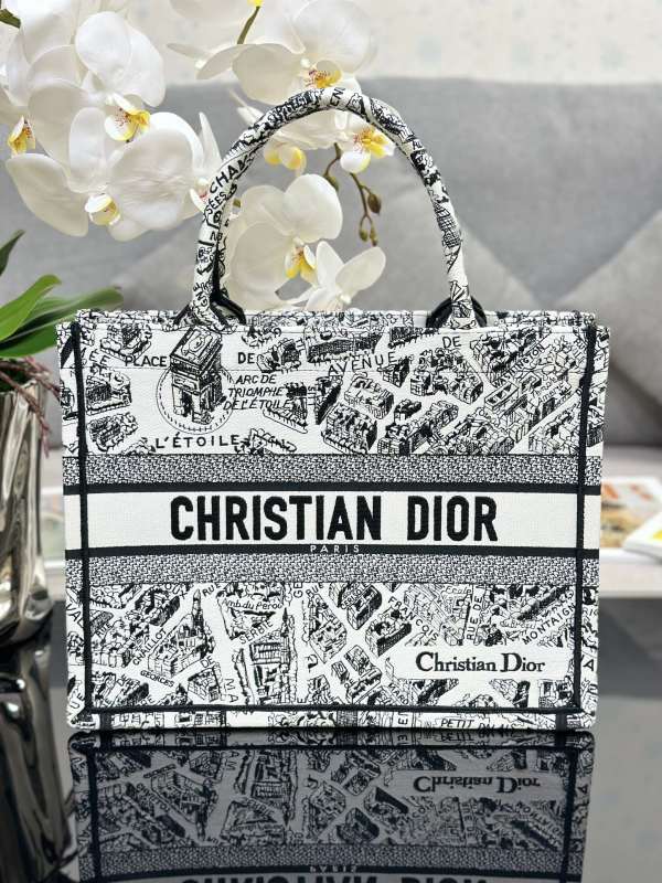 Handbag Dior M1286 size 36 x 27.5 x 16.5 cm