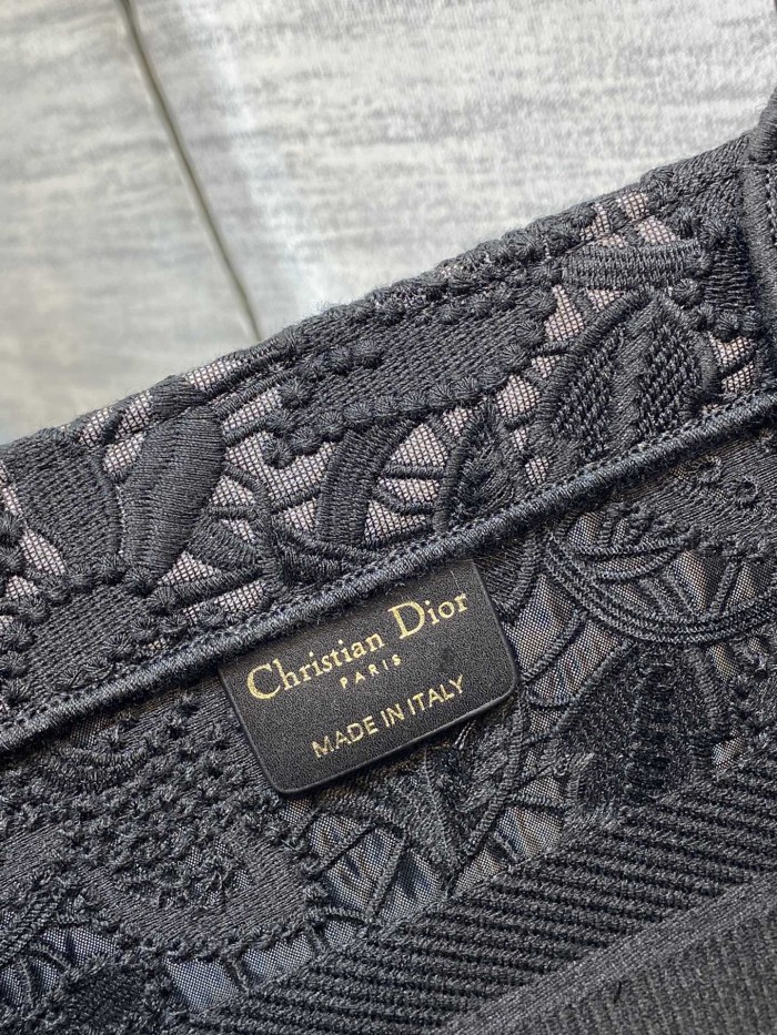 Handbag Dior size 24 cm