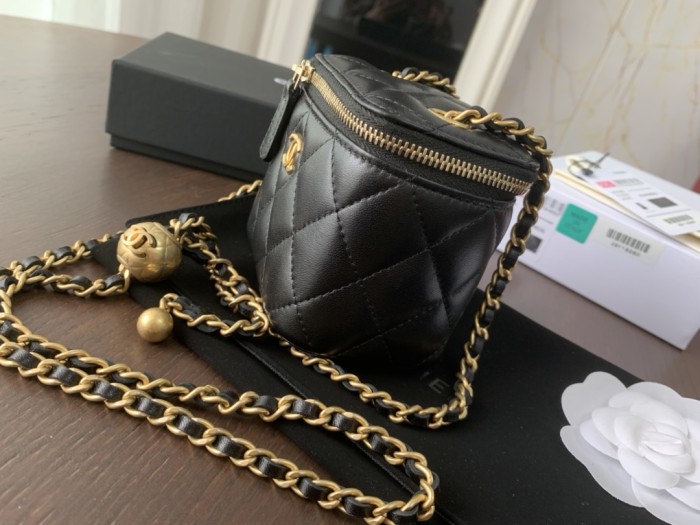 Handbag Chanel size 8.5cmx11cmx7 cm