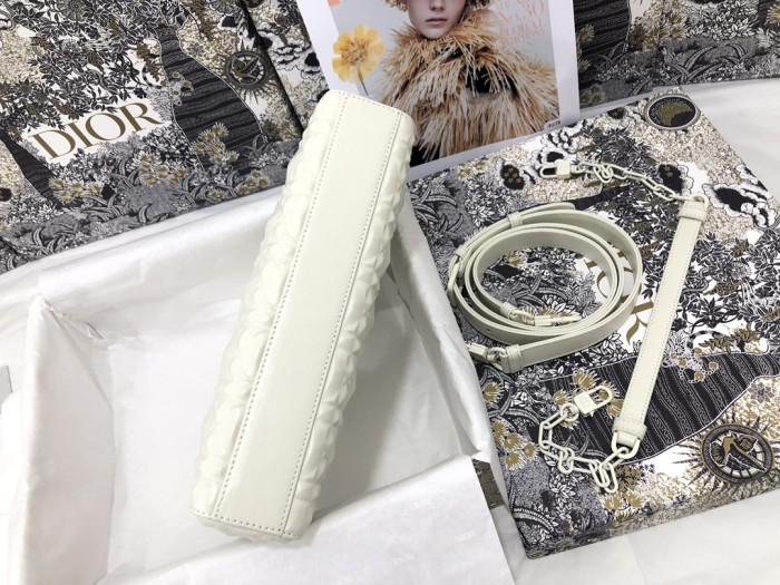 Handbag Dior M0540 size 26 x 13.5 x 5 cm