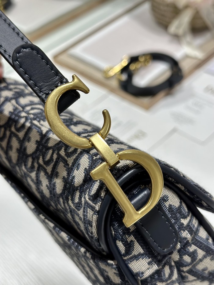 Handbag Dior 3397 size 19.5×16×6.5 cm