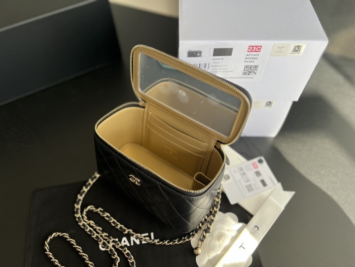 Handbag Chanel AP2303 size 17cmx9.5cmx8 cm