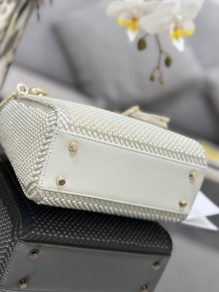 Handbag Dior M0505 size 17 x 15 x 7 cm