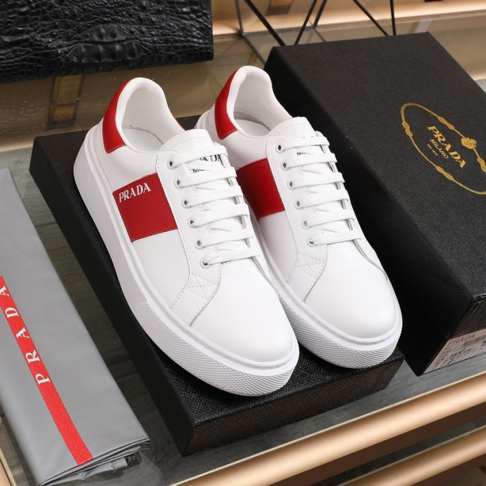 Prada Low Top sneaker 38