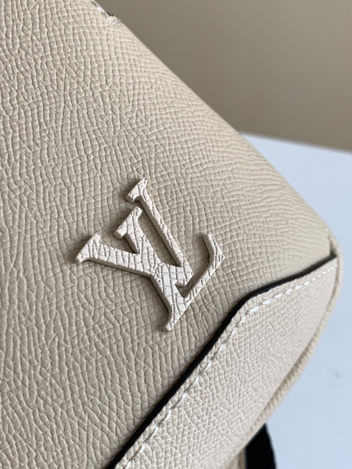 Handbag Louis Vuitton M30803 size 20 x 31 x 10 cm