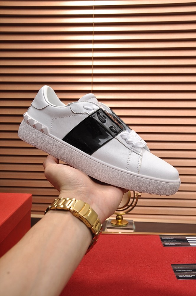 Valentino Garavani Rockstud Untitled calfskin sneaker 29