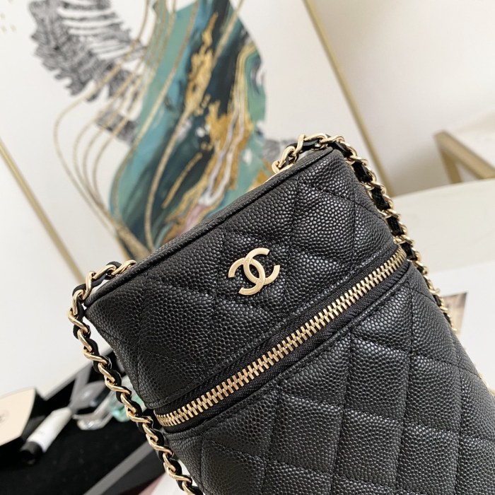 Handbag Chanel AP2084 size 18*10.5*5 cm