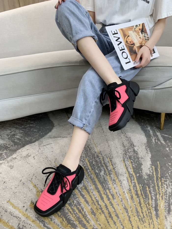 Prada Low Top sneaker 40