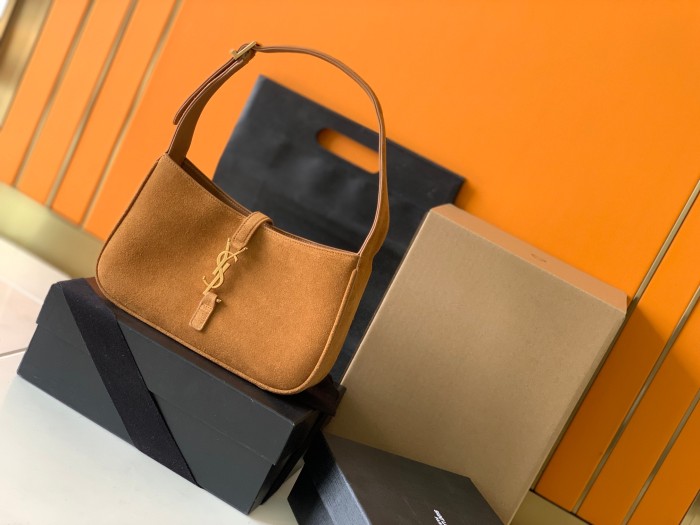 Handbags SAINT LAURENT 657228 size 24.5x16x6 cm