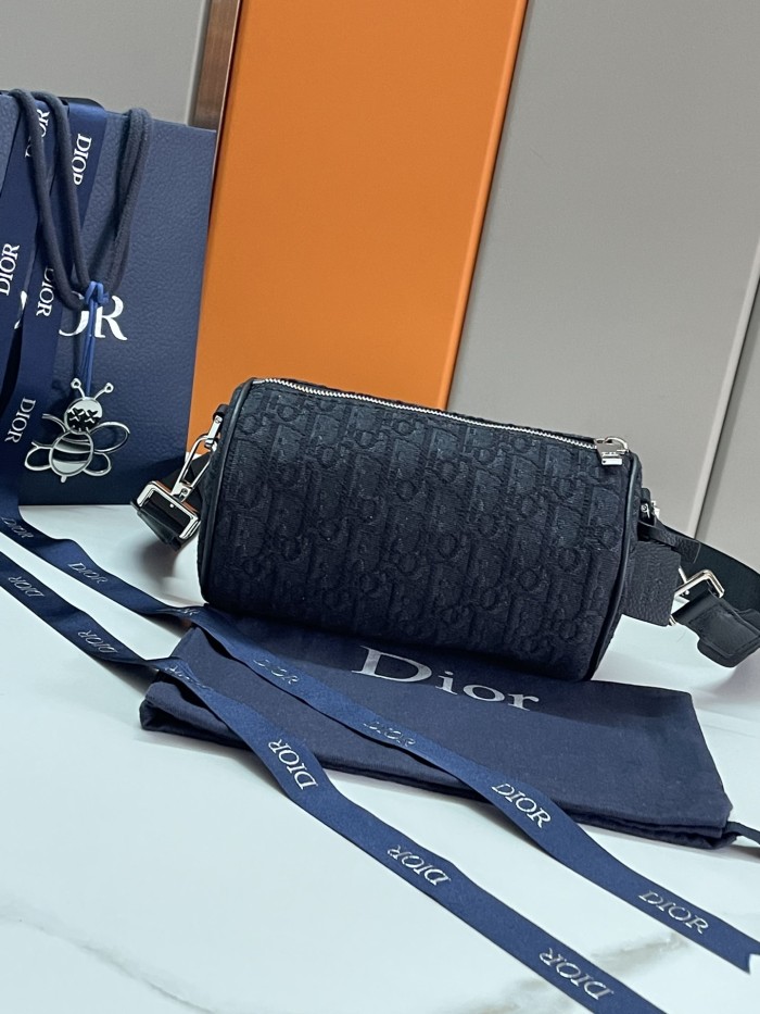 Handbag Dior 93304 size 21.3x12.5x12.5 cm