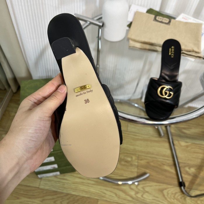 Gucci Women's Double G slide sandal WOMEN 7