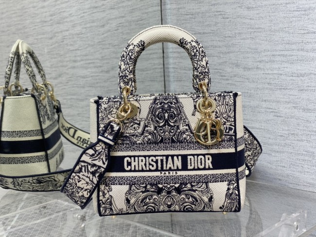 Handbag Dior size 24 cm