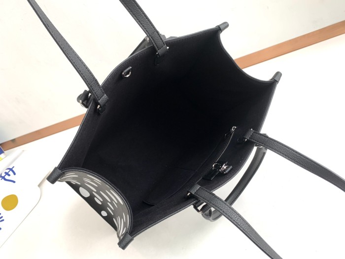 Handbag Louis Vuitton m46389 size 35 x 27 x 14