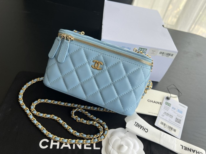 Handbag Chanel AP2303 size 17cmx9.5cmx8 cm