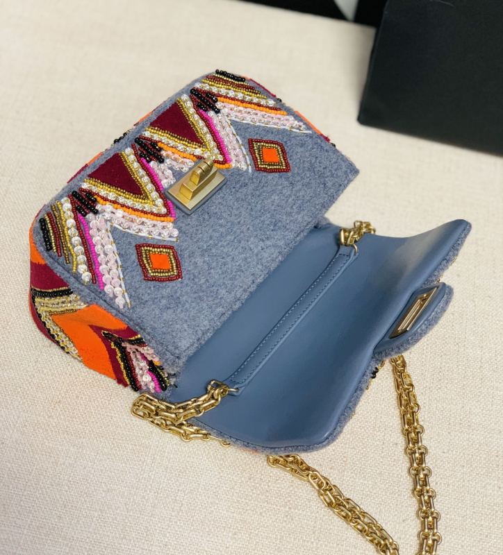 Handbag Chanel 𝐒𝐒2022 size 18 cm