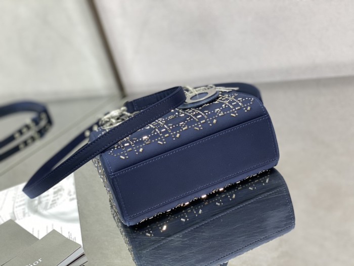 Handbag Dior size 17 cm