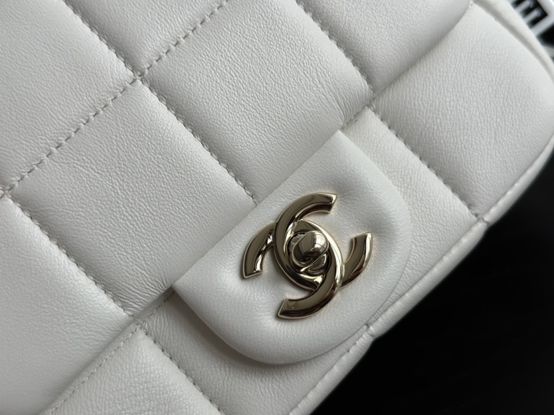 Handbag Chanel AP3744 size 18 cm