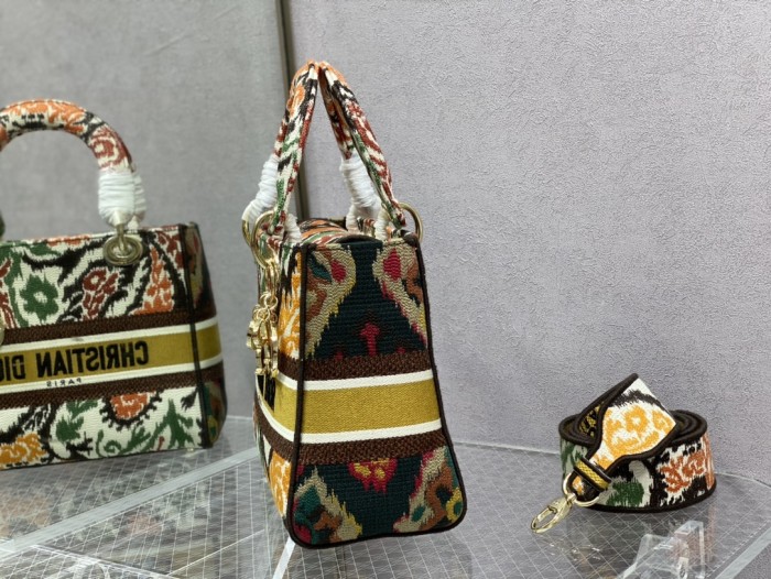 Handbag Dior size 24 cm