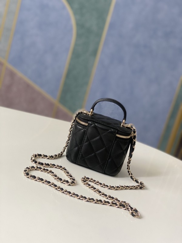 Handbag Chanel 81189 size 10 7 9 cm