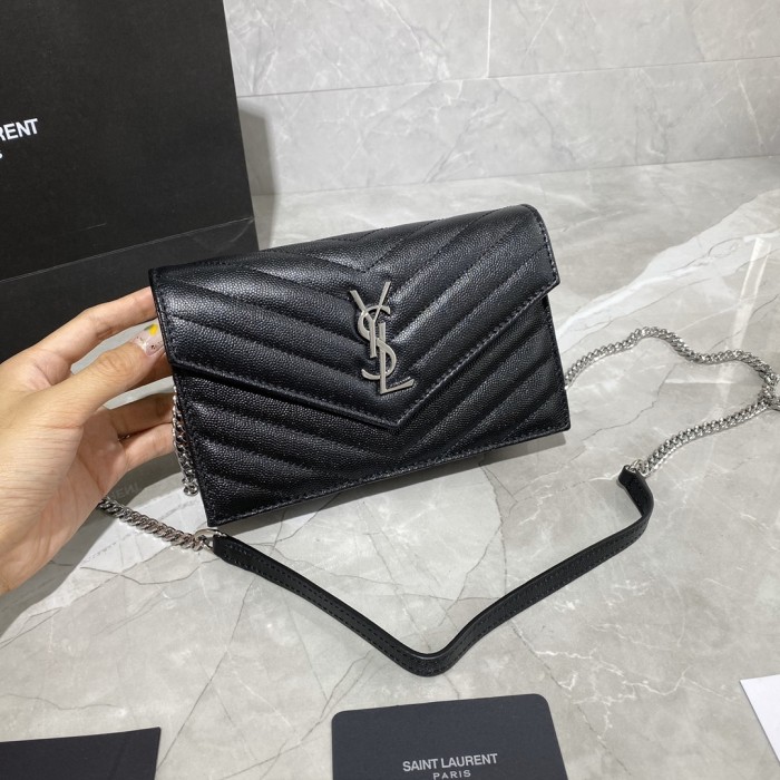 Handbags SAINT LAURENT 393953 size 19x11.5x4 cm
