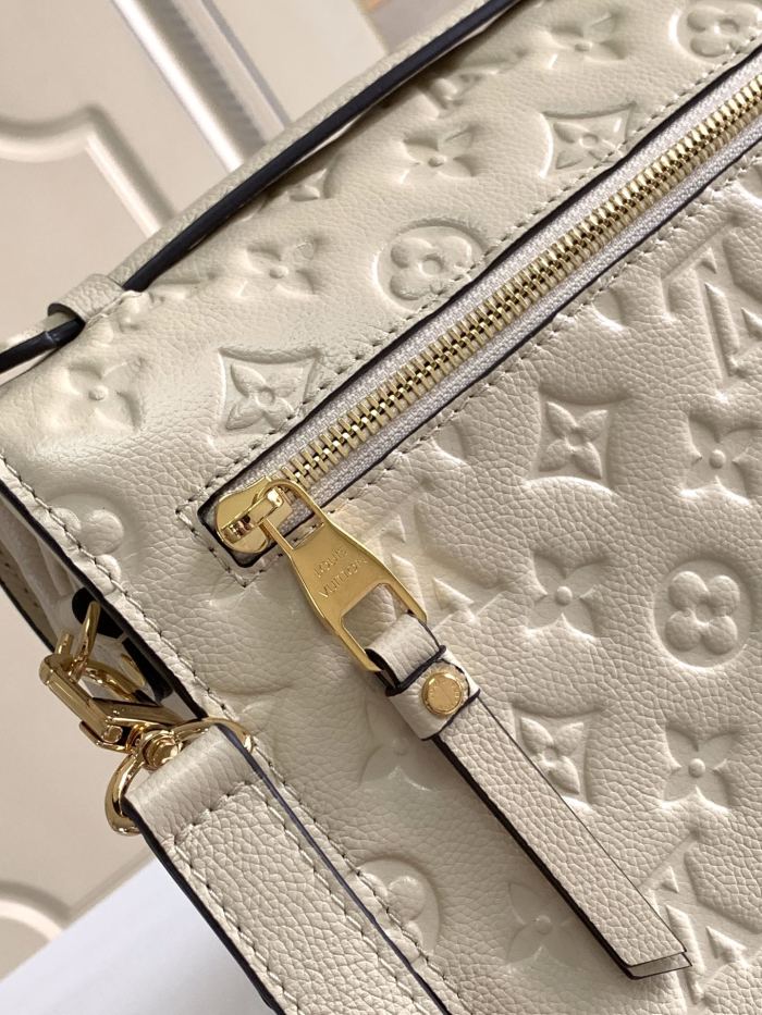 Handbag Louis Vuitton M40780 size 25 x 19 x 9 cm