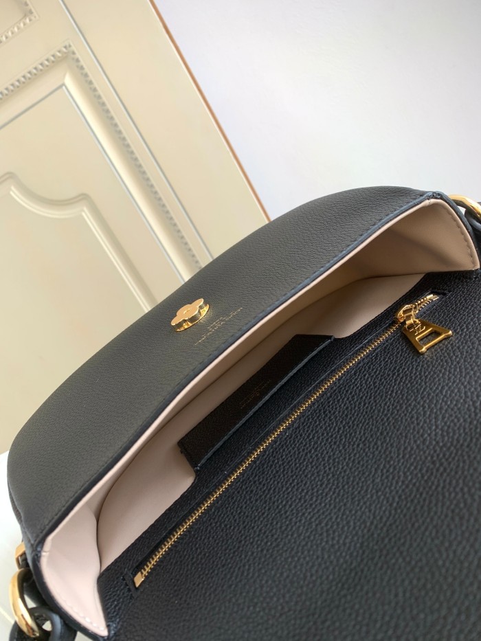 Handbag Louis Vuitton M58967 size 25 x 17.5 x 8 cm