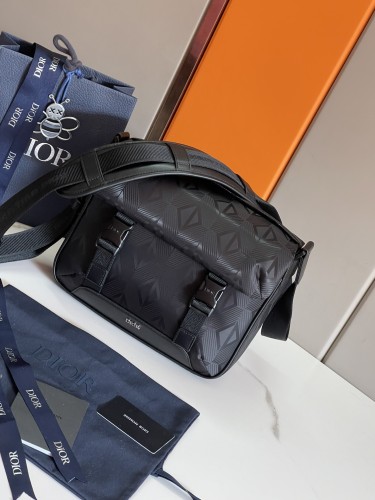 Handbag Dior 89019 size 31 x 21 x 8 cm