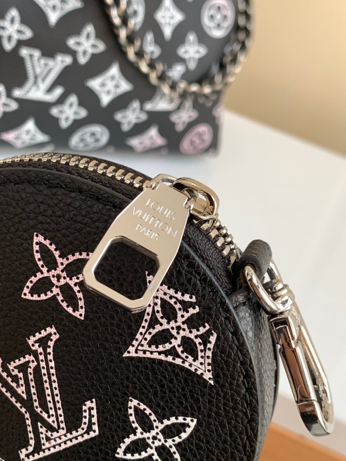 Handbag Louis Vuitton M21096 size9 x 22 x 14