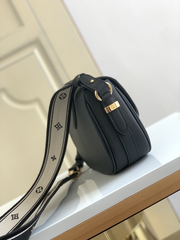 Handbag Louis Vuitton M58967 size 25 x 17.5 x 8 cm