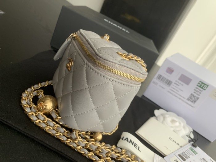 Handbag Chanel size 8.5cmx11cmx7 cm