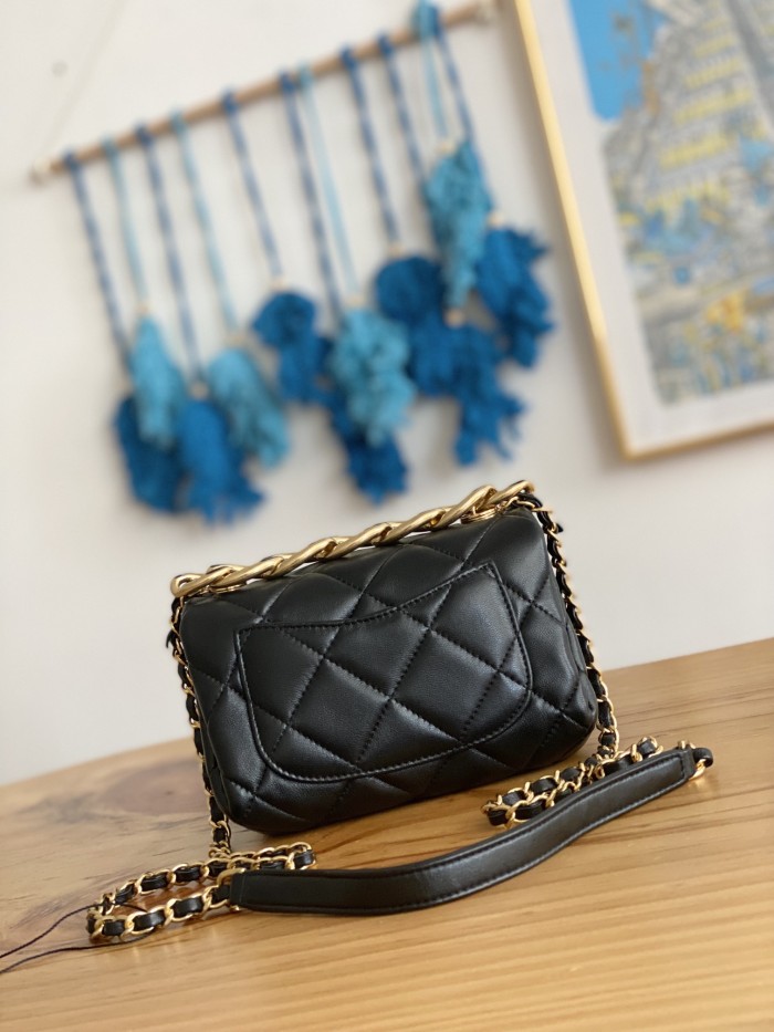 Handbag Chanel 3365 size 17X11.5X8.5 Cm