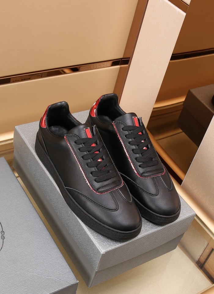 Prada Low Top sneaker 23