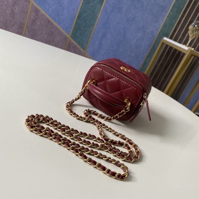 Handbag Chanel 81113 size 10 7 9 cm