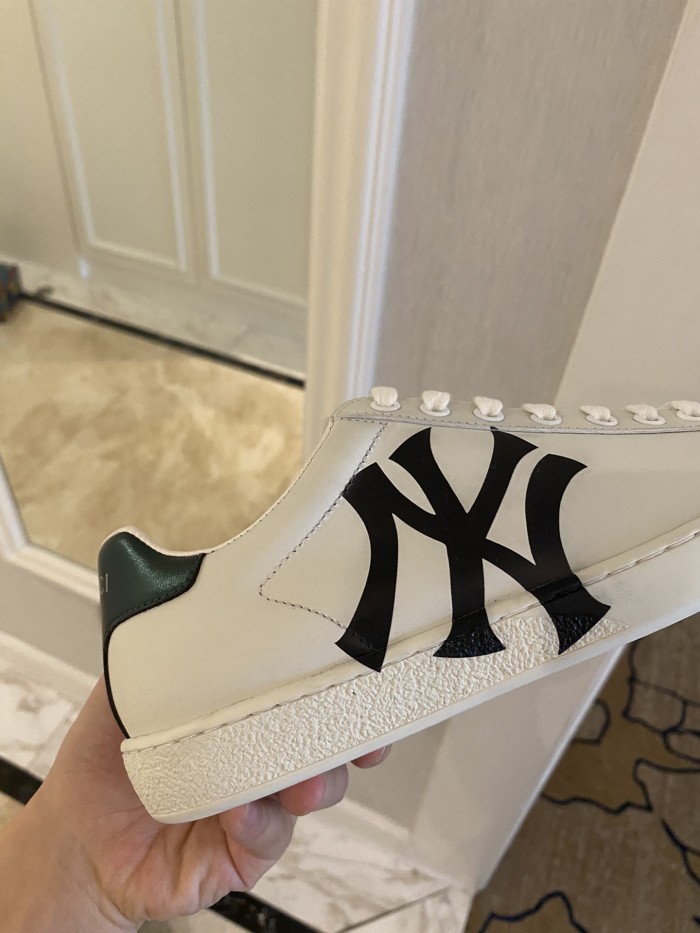 Gucci Women's Ace sneaker with bee sneaker 4