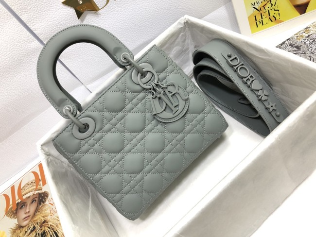 Handbag Dior M0538 size 20*16.5*8 cm