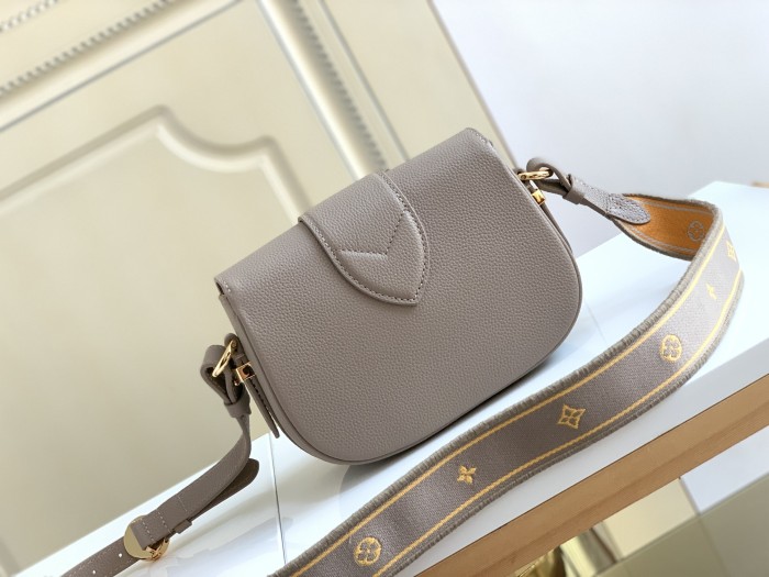 Handbag Louis Vuitton M58728 size 21 x 15 x 6.5 cm