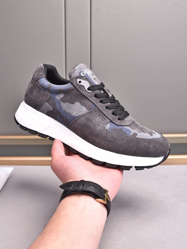 Prada Low Top sneaker 29