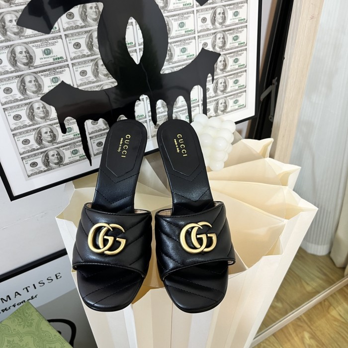 Gucci Women's Double G slide sandal WOMEN 7