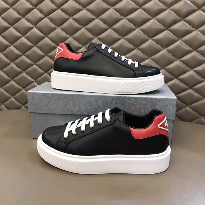 Prada Low Top sneaker 34
