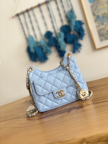 Handbag Chanel AS3710 size 17×19×6 cm